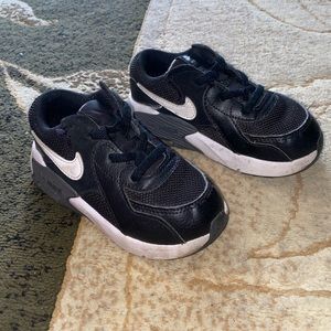 Nike toddler shoes size 9c